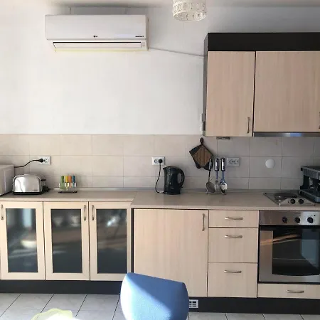 One Bedroom Flat With Garden And Barbeque Apartman *
