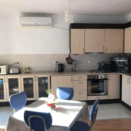 One Bedroom Flat With Garden And Barbeque * בנסקו