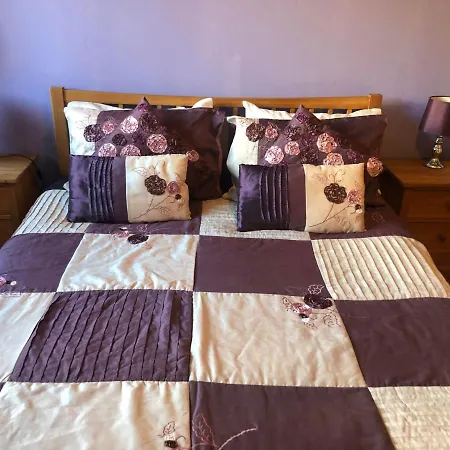 아파트 One Bedroom Flat With Garden And Barbeque