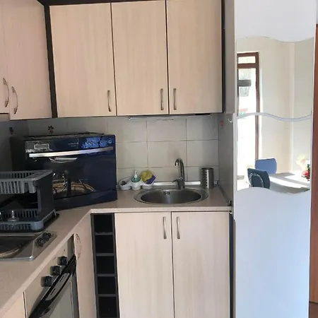 דירה One Bedroom Flat With Garden And Barbeque *