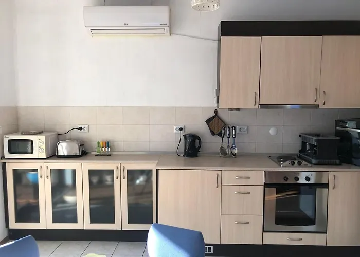 One Bedroom Flat With Garden And Barbeque Appartamento *