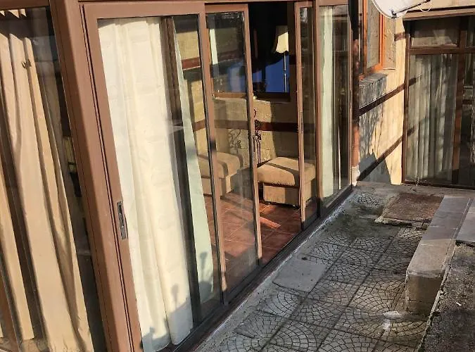 One Bedroom Flat With Garden And Barbeque شقة *